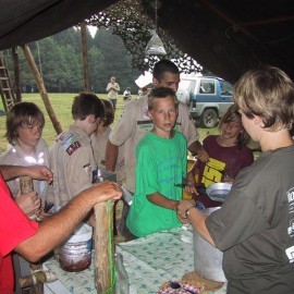 Stormloop op de fouragtent - Scouts en Gidsen Zaventem 